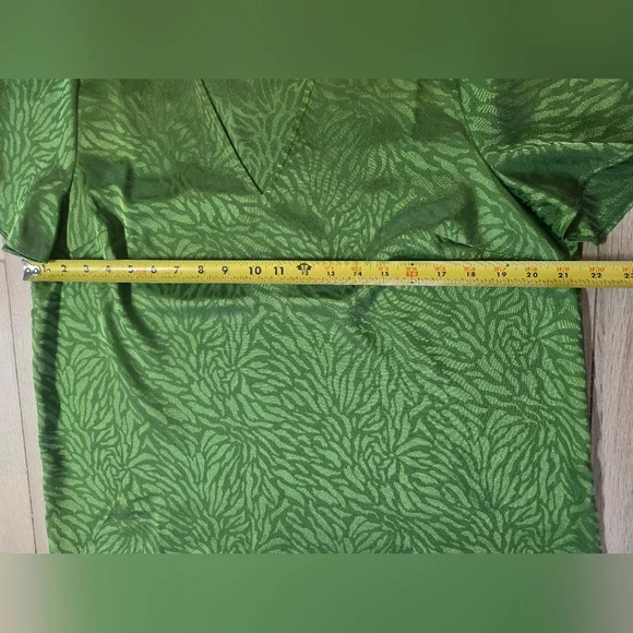 Michael Kors Green V-Neck Short Sleeve Blouse Size L NWT - Picture 5 of 7